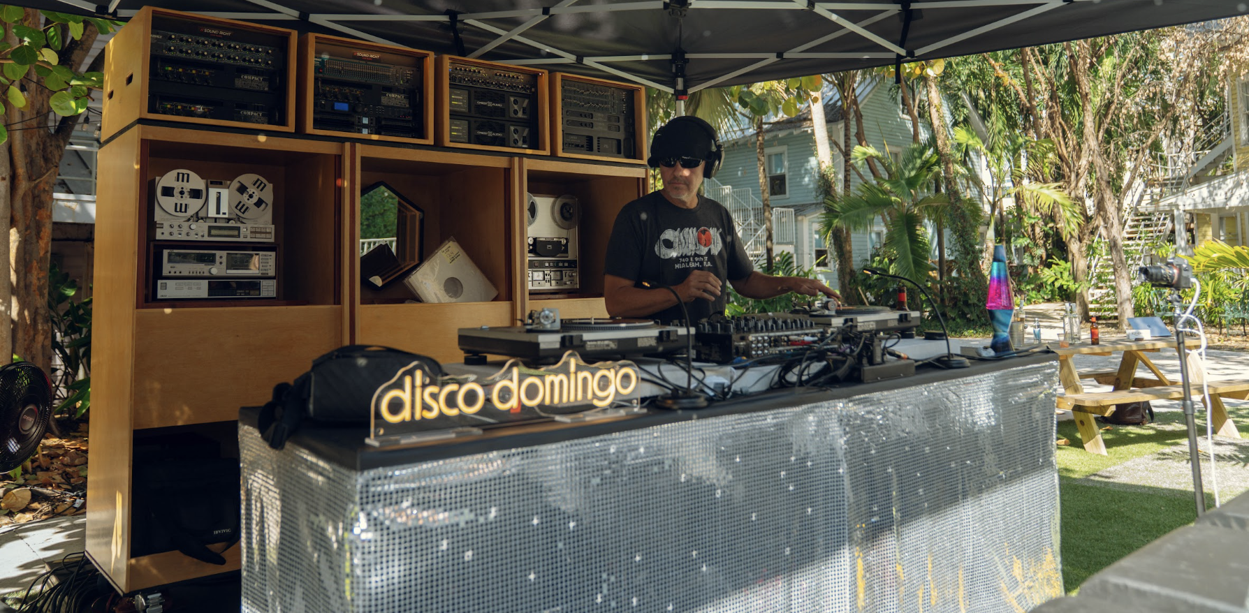Tremendo Hi-Fi sound system with the glowing Disco Domingo booth sign